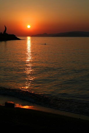 dreamstime_3100374_Sunrise over Aghios Nikolaos resort in Crete, Greece