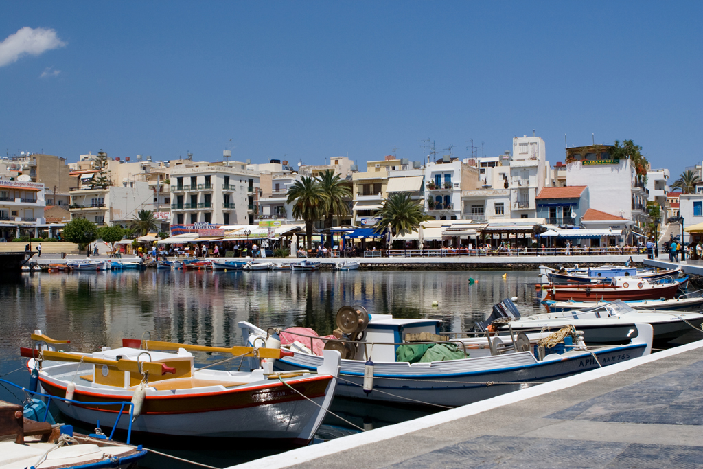 dreamstime_1752056_Agios nikolaos, Greece, by night time